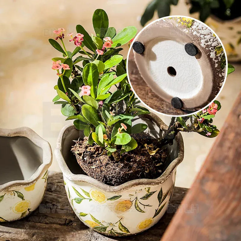 Cache pot avec motif en céramique