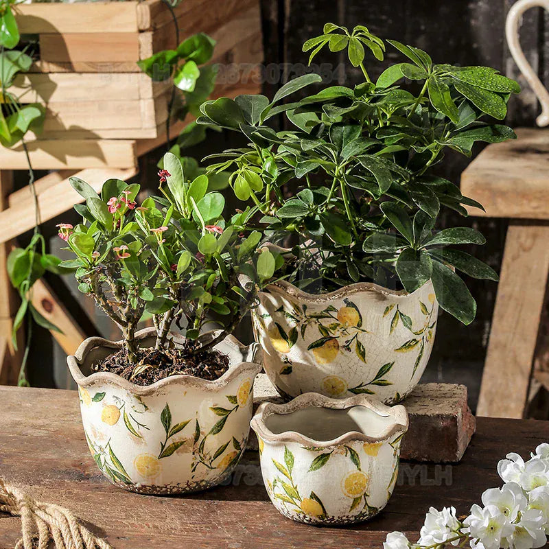 Cache pot avec motif en céramique