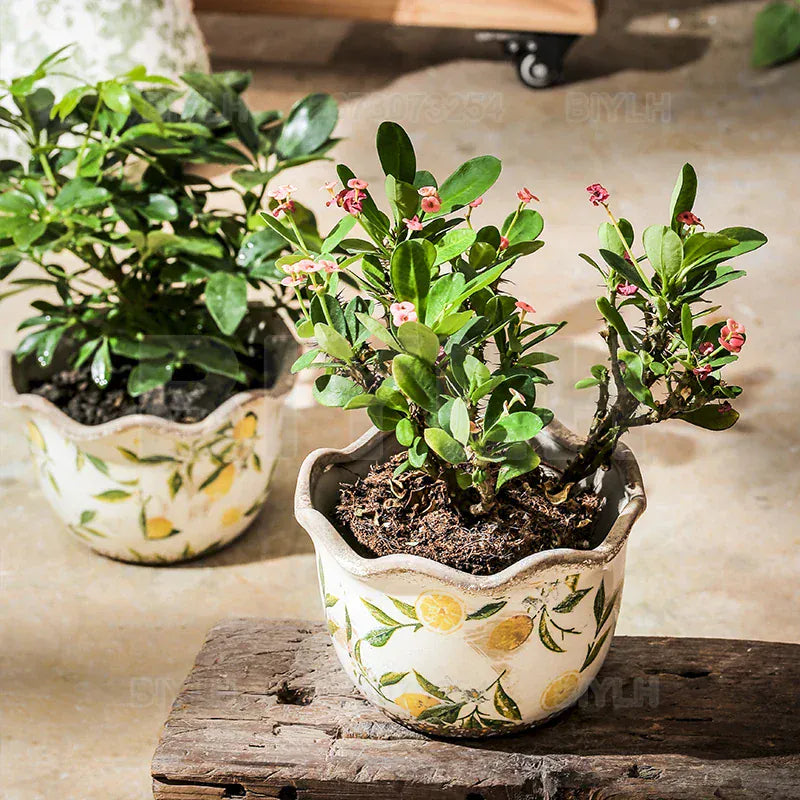 Cache pot avec motif en céramique