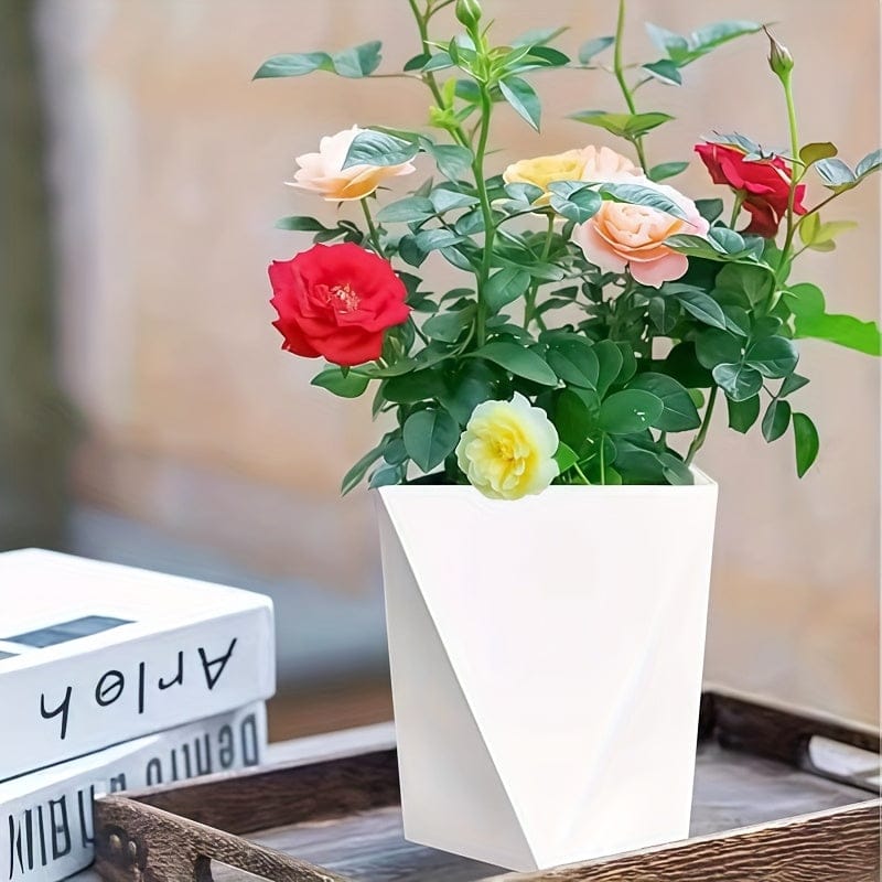 cache-pot blanc plastique