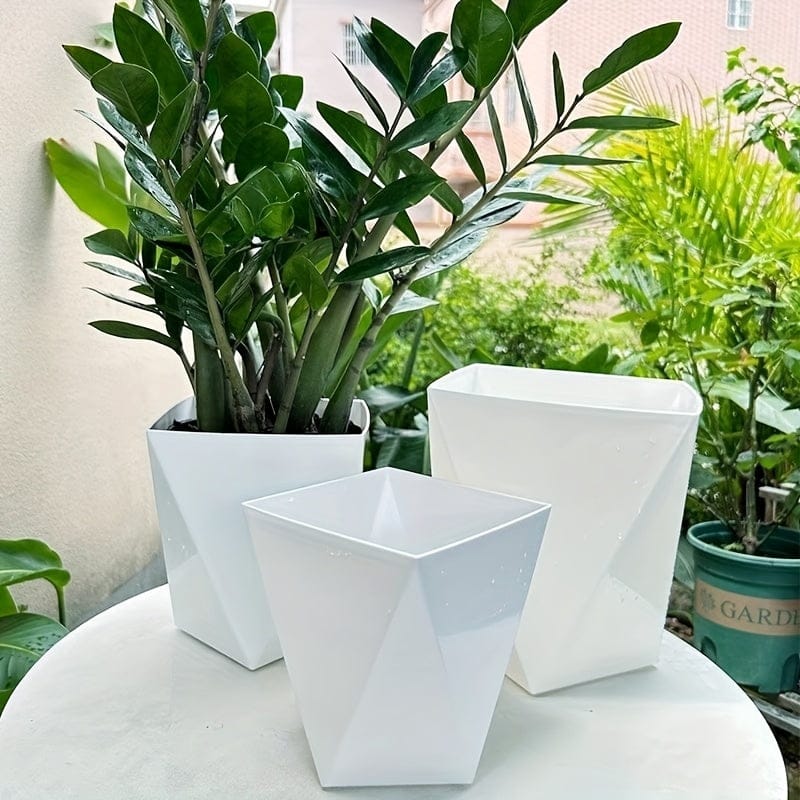 cache-pot blanc plastique