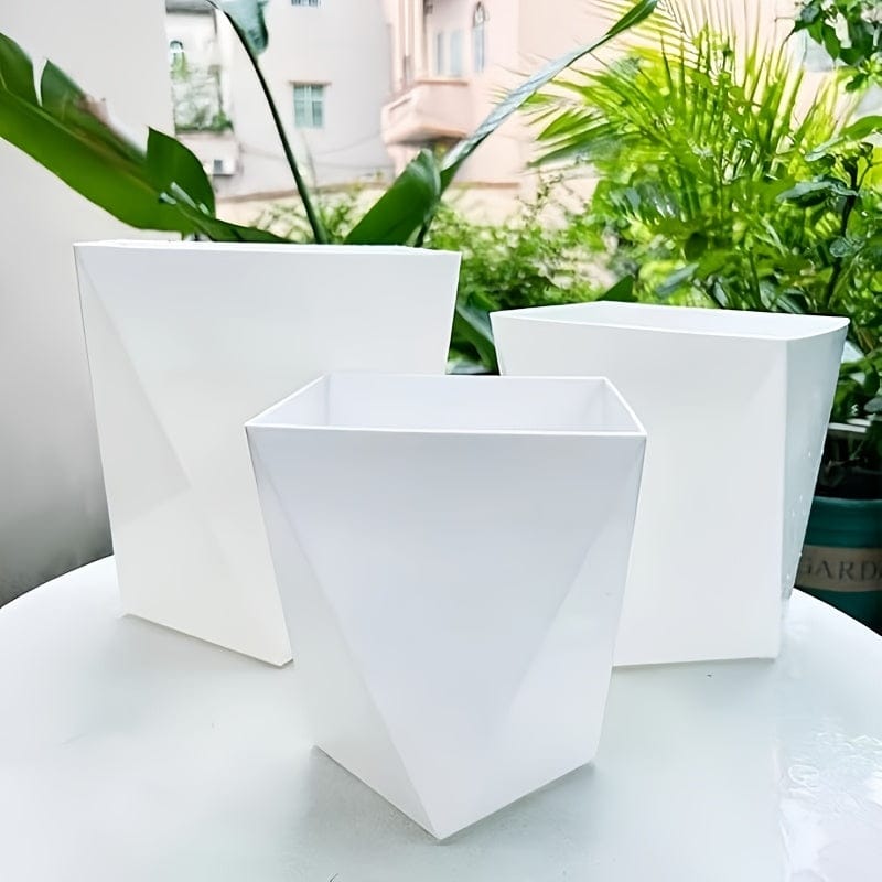 cache-pot blanc plastique