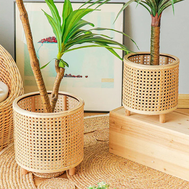 cache pot en osier et bois avec pied