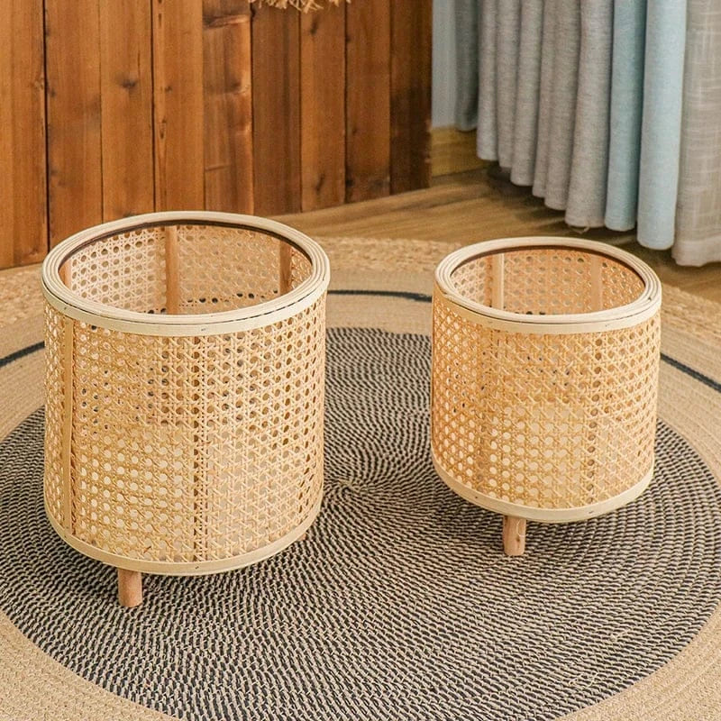 cache pot en osier et bois avec pied Les deux