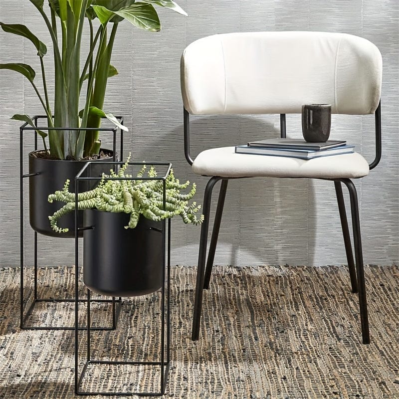 cache-pot metal noir sur pied