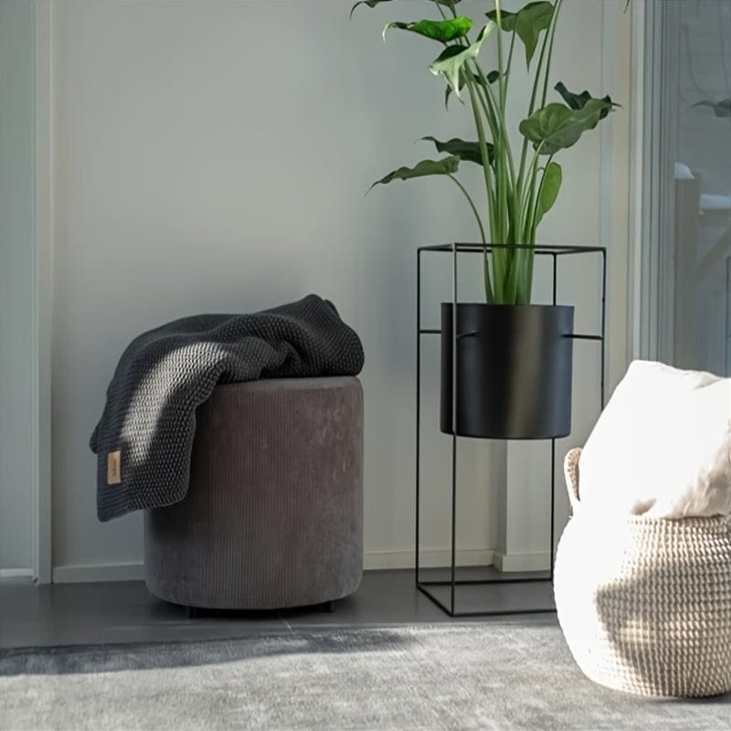 cache-pot metal noir sur pied