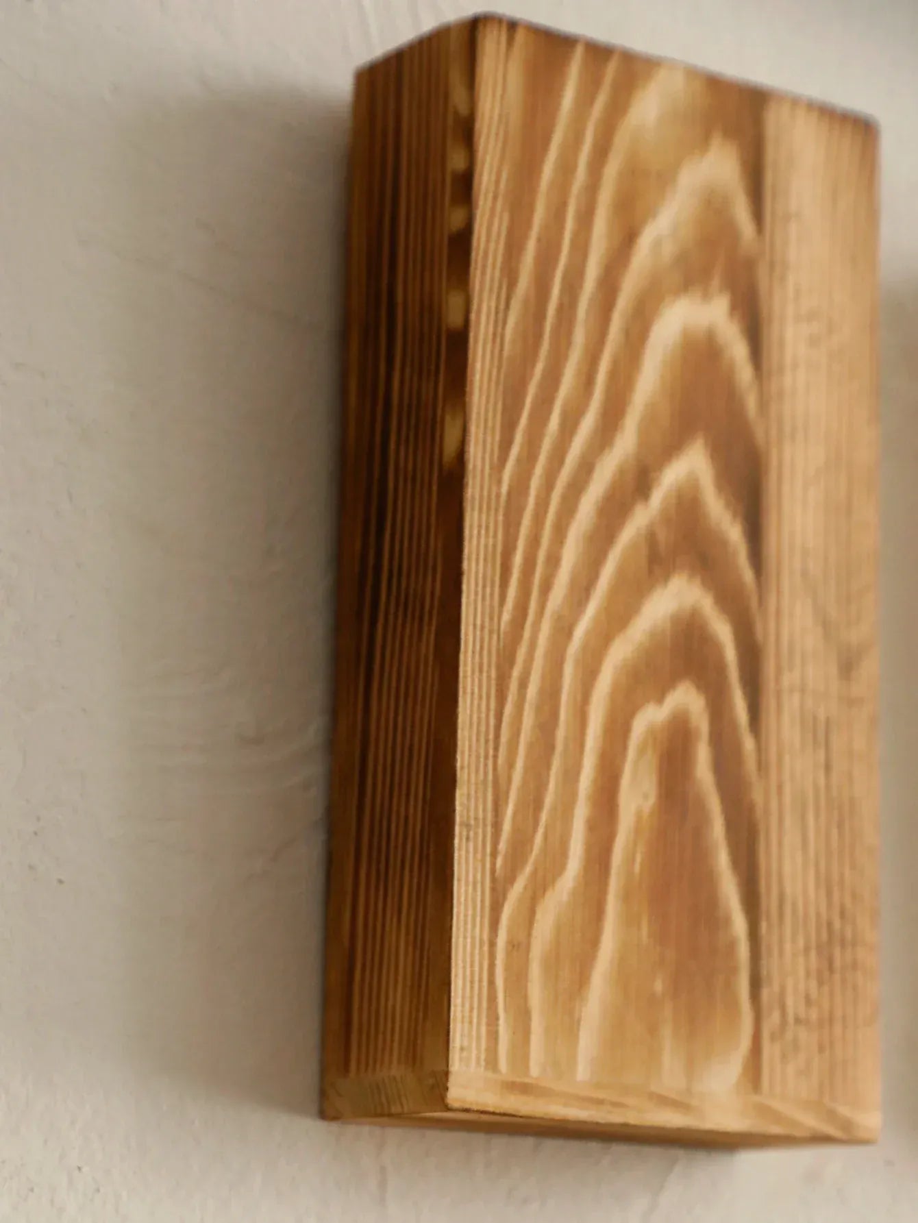 cache pot mural en bois