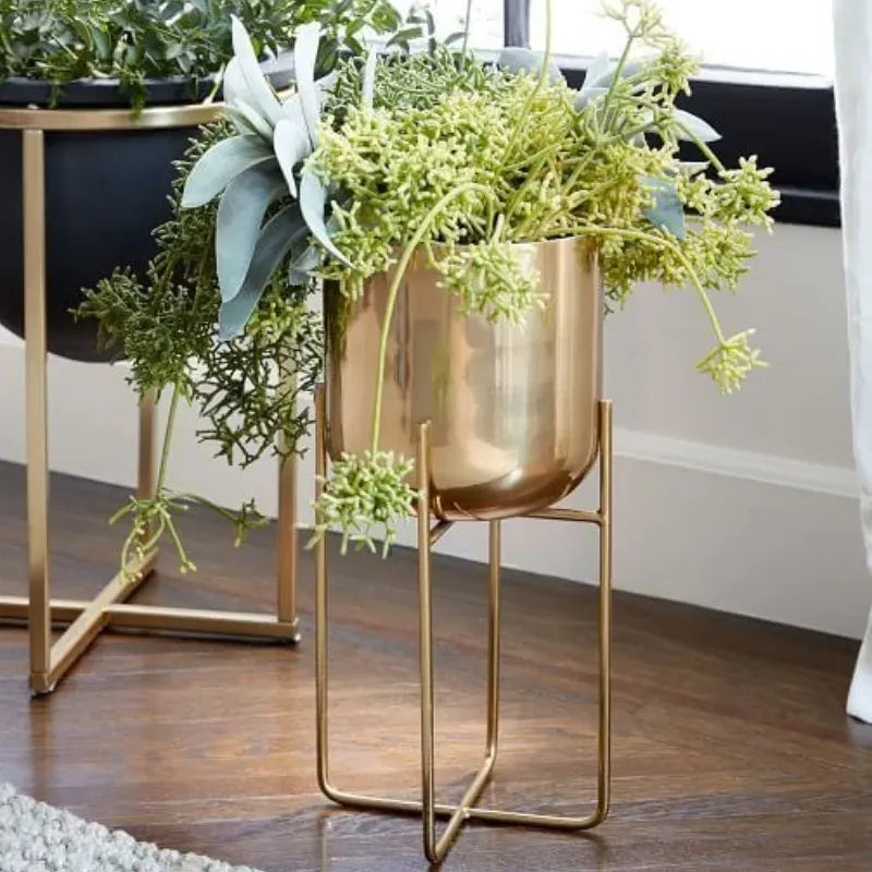 cache-pot sur pied metal doré