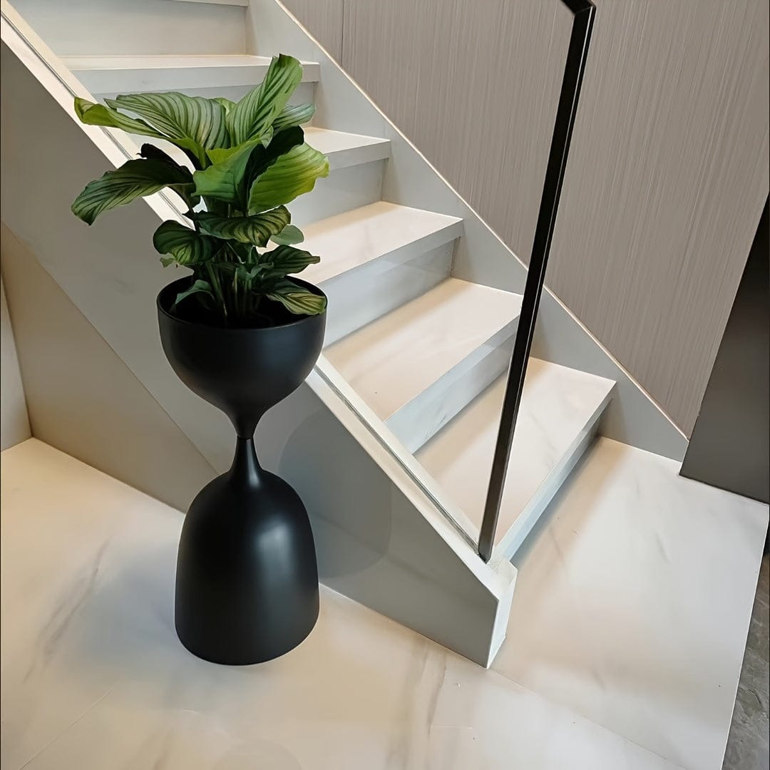 cache-pot sur pied noir design