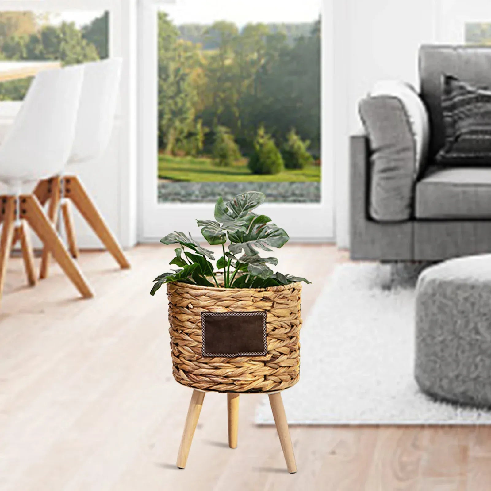 cache-pot tressé sur pied